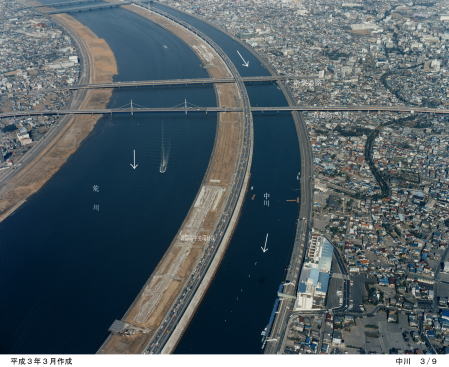 荒川河口付近から江戸川区松島付近を移した写真